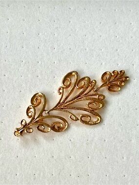 Vintage Sarah Coventry Canada Gold Tone Filigree Brooch Pin